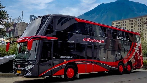 Raja Jalan Raya: Menelusuri Armada Bus Pariwisata Terbanyak di Jawa Timur