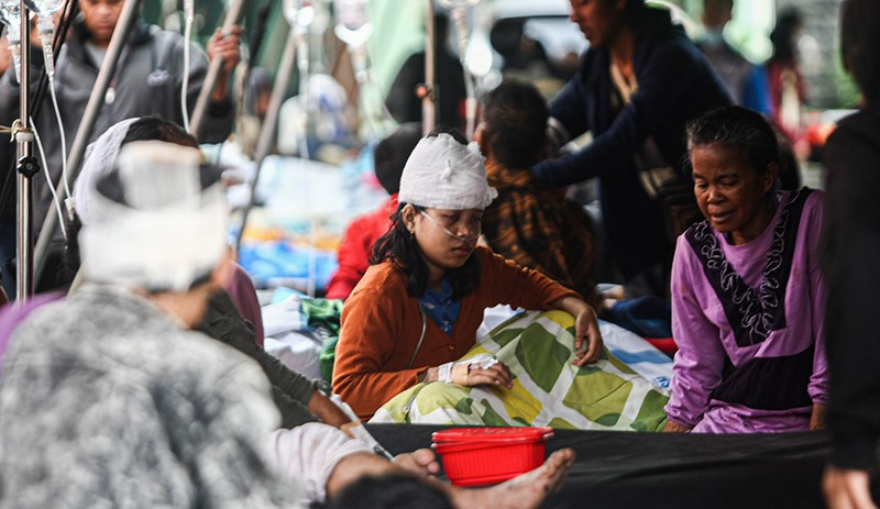 Update Suasana Cianjur Pagi Ini, Ratusan Korban Gempa Dirawat di Halaman RSUD - Bagian 4
