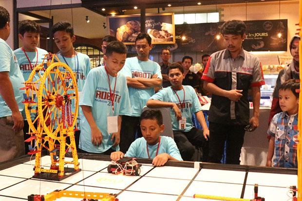 title 360 Peserta Bertanding dalam Ajang Kompetisi Robot Madrasah di Jogja 360 Peserta Bertanding dalam Ajang Kompetisi Robot Madrasah di Jogja