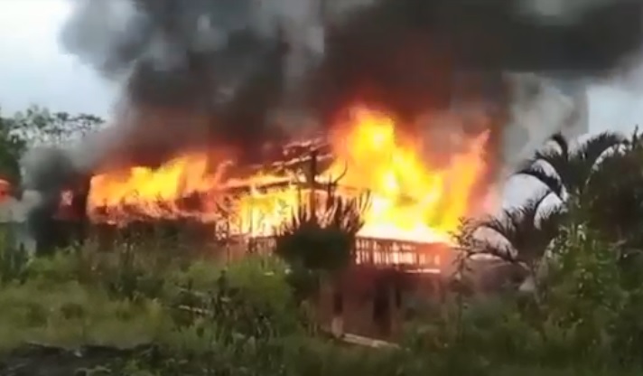 Ditinggal Ibadah, Rumah Panggung di Tana Toraja Ludes Terbakar