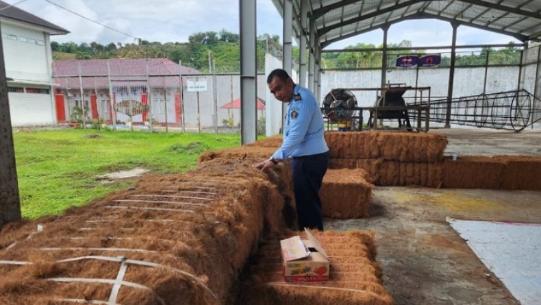 Lapas Pohuwato Sukses Berdayakan Warga Binaan Produksi Cocofiber dari Tanaman Kelapa