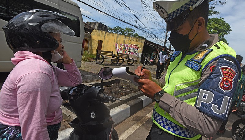 Polantas Gelar Razia Kendaraan Bermotor, Penunggak Pajak Bayar di Tempat - Bagian 2