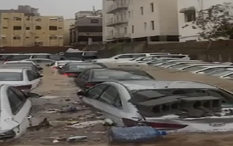 Banjir Terjang Jeddah, Sekolah Tutup dan 2 Korban Meninggal 