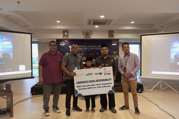 Kolaborasi Next Hotel Bersama BMW Car Club, Santuni Anak-Anak Panti Asuhan