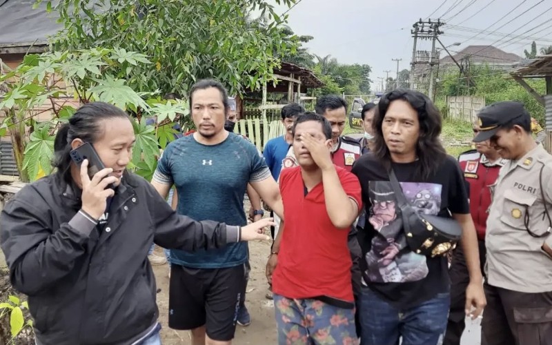 title Ancam Orang Tua Kandung Pakai Pisau, Pria di Palembang Ditangkap Polisi Ancam Orang Tua Kandung Pakai Pisau, Pria di Palembang Ditangkap Polisi