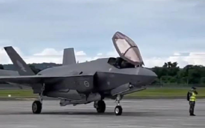 Viral Pesawat Tempur F-35 Australia Mendarat di Lanud I Gusti Ngurah Rai 