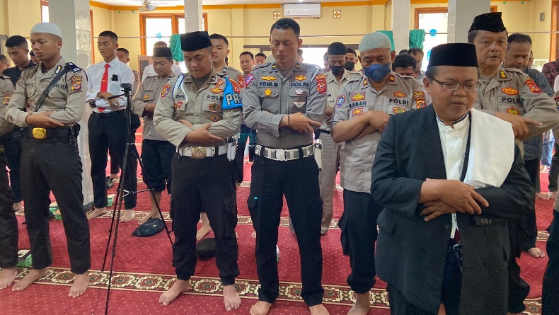 Personel Polres Majalengka Gelar Salat Gaib dan Doa untuk Korban Gempa Cianjur