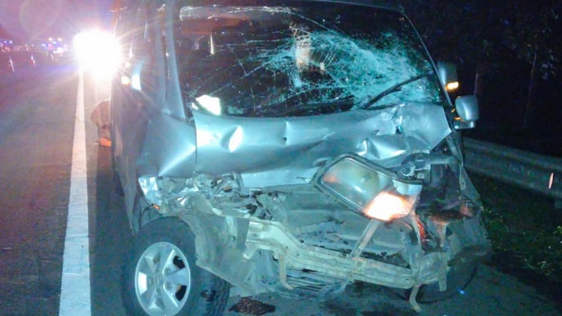 Ngeri, Gran Max Kurang Jaga Jarak Tabrak Kendaraan lain di Tol Cipali, 7 Luka-luka