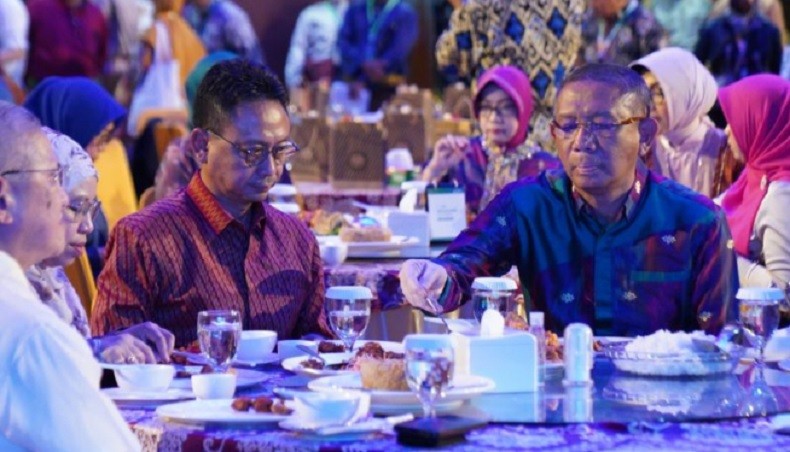 title Welcome Dinner BIMP-EAGA, Delegasi 3 Negara Disajikan Makanan Khas Pontianak Welcome Dinner BIMP-EAGA, Delegasi 3 Negara Disajikan Makanan Khas Pontianak