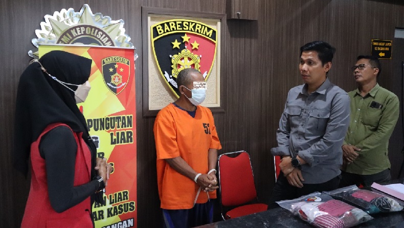 Istri di Cirebon Dobrak Pintu Kamar Mandi saat Suami Perkosa Anak Tiri