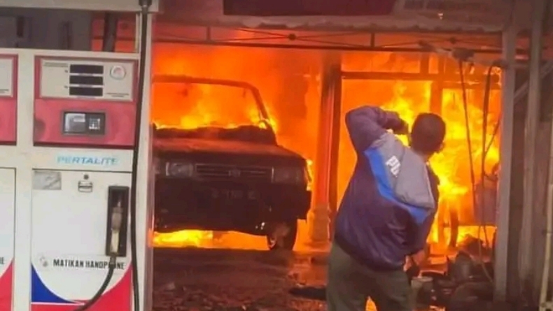 Bensin Sambar Api Kompor, 2 Rumah dan 1 Kios di Pekalongan Ludes Terbakar