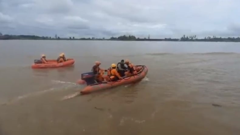 Kapal Tugboat Tenggelam di Perairan Muarakaman, 2 Orang Hilang Bayi dan Balita