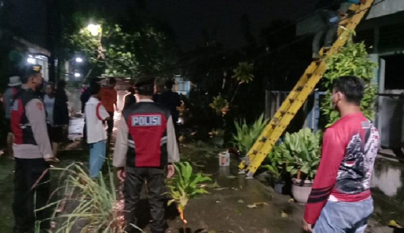  5 Rumah di Bekasi Rusak akibat Angin Puting Beliung, Atap Beterbangan