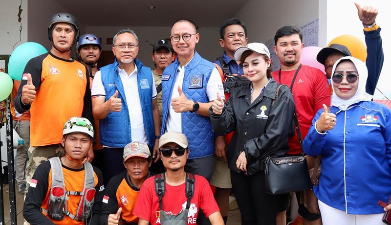 Temui Korban Gempa Cianjur, Mendag Zulhas Beri Bantuan Rp2,5 M, Sembako-Uang Tunai Rp500.000 per KK - Bagian 5