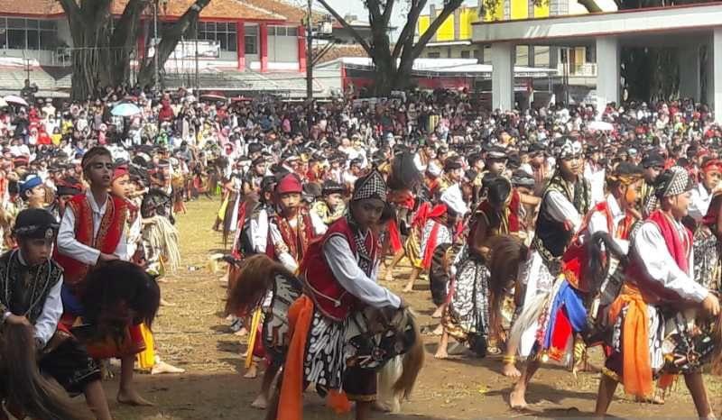 Puncak HUT ke-188 Temanggung, 1.000 Pelajar SD dan SMP Menari Jaran Kepang 