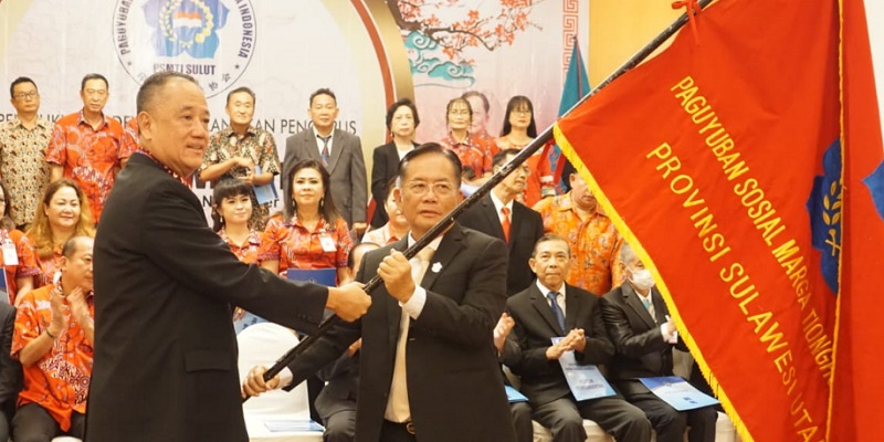 Wilianto Tanta Kukuhkan Johny Lieke sebagai Ketua PSMTI Sulawesi Utara