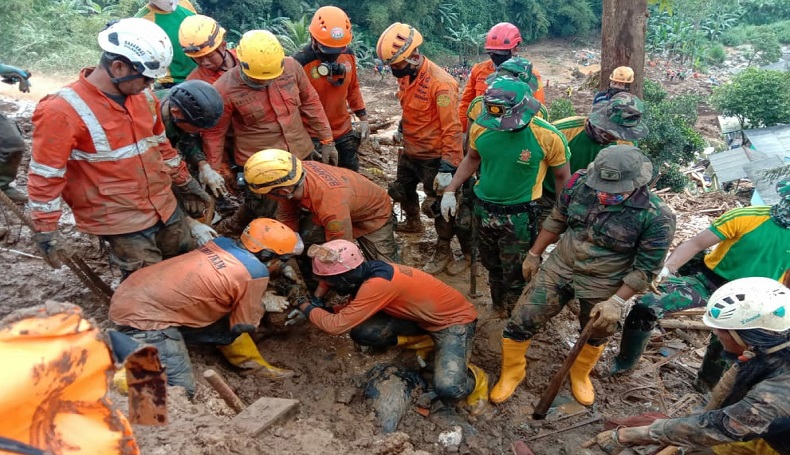  Breaking News, Tim SAR Temukan 2 Korban Gempa di Desa Cijedil Cianjur