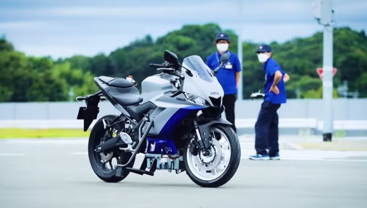 Yamaha Kembangkan Motor Anti Jatuh, Tak Perlu Turunkan Kaki Bisa Berdiri Sendiri