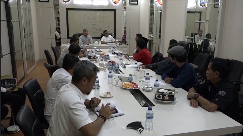 Aremania Tuntut Transparansi Tragedi Kanjuruhan ke Polda Jatim: 6 Tersangka Belum Cukup