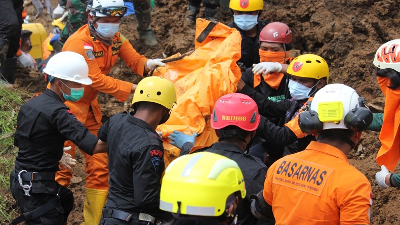 Pilu, Jasad Ayah dan Anak Korban Gempa Cianjur Ditemukan Saling Berpelukan