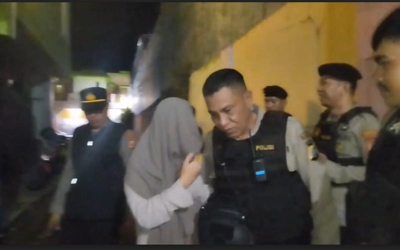 title 3 Pasangan Mesum Terjaring Razia di Makassar, Salah Satunya Mahasiswa dan Mahasiswi 3 Pasangan Mesum Terjaring Razia di Makassar, Salah Satunya Mahasiswa dan Mahasiswi