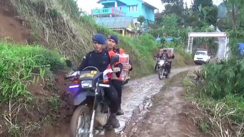 Tim Trabas Maung Lodaya Kirim Bantuan ke Korban Gempa Cianjur yang Sulit Dijangkau