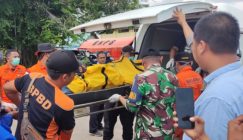Jenazah Briptu Lasminto Korban Helikopter Jatuh Ditemukan - Bagian 2