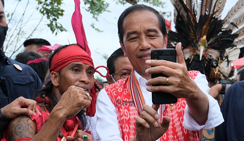 Presiden Jokowi Temui Pasukan Merah, Minta Suku Dayak Dukung Pembangunan IKN - Bagian 2