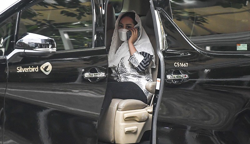 Gaya Pengusaha Cantik Shoraya Lolyta Octaviana usai Diperiksa KPK - Bagian 3