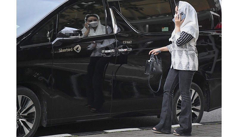 Gaya Pengusaha Cantik Shoraya Lolyta Octaviana usai Diperiksa KPK - Bagian 2