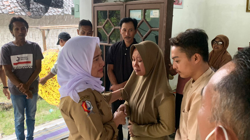 Sampaikan Belasungkawa, Bupati Bojonegoro Sambangi Rumah Keluarga Anak Tenggelam 