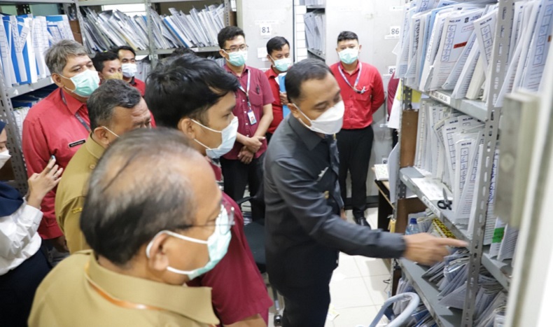 Wali Kota Surabaya Bakal Denda Puskesmas dan RS yang Lamban Layani Warga