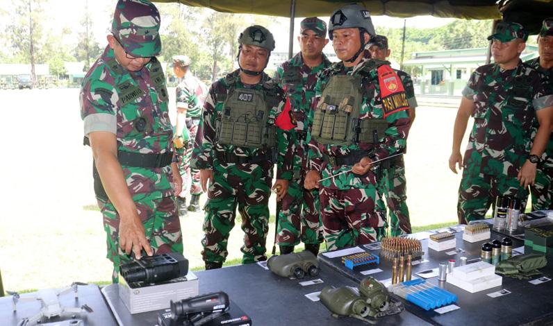 Kasdam IV/Diponegoro Periksa Kesiapan Operasi Satgas Yonif 407/PK di Papua Barat