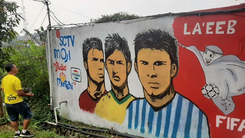 Demam Piala Dunia 2022, Warga KBB Hias Kompleks dengan Mural Bintang Sepak Bola