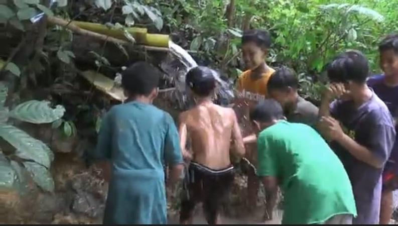 Dipercaya Bisa Bikin Awet Muda, Sumber Air di Hutan Tandus Grobogan Ini Jadi Rebutan Warga