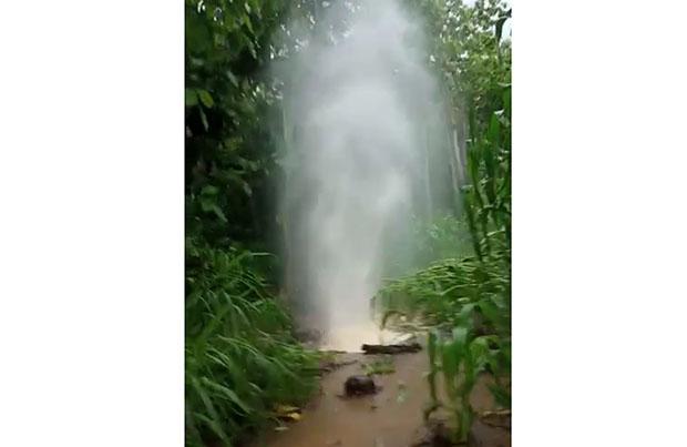 Viral Air Menyembur dari Sungai Bawah Tanah di Gunungkidul, Sempat Dikira Pipa PDAM Bocor