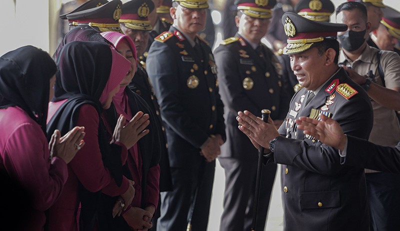 Kapolri Pimpin Upacara Penyerahan 2 Jenazah Korban Helikopter Jatuh - Bagian 2