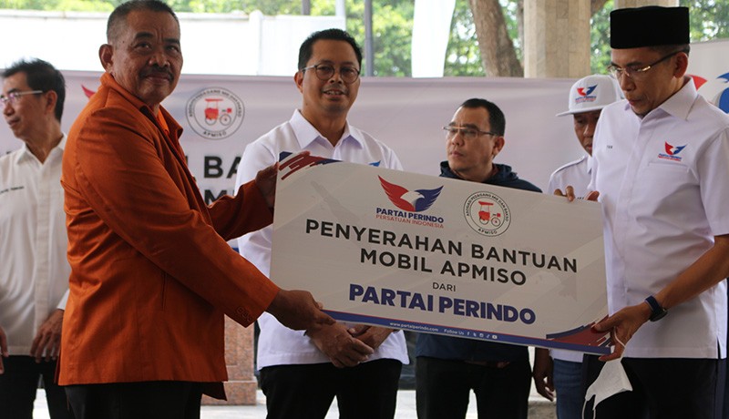 Partai Perindo Serahkan 2 Mobil Operasional untuk Pedagang Mie dan Bakso - Bagian 2