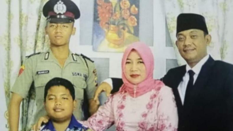 title Sosok Bripda Gilang Anggota Brimob yang Gugur di Papua, Anak Sulung Kebanggan Keluarga Sosok Bripda Gilang Anggota Brimob yang Gugur di Papua, Anak Sulung Kebanggan Keluarga