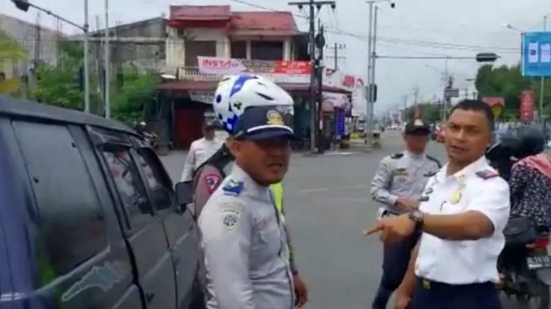 Tim Gabungan Tertibkan Parkir Liar yang Bikin Macet di Aceh Barat