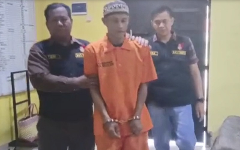 title Ancam Polisi dengan Sajam, Pria Ini Ditangkap Ancam Polisi dengan Sajam, Pria Ini Ditangkap