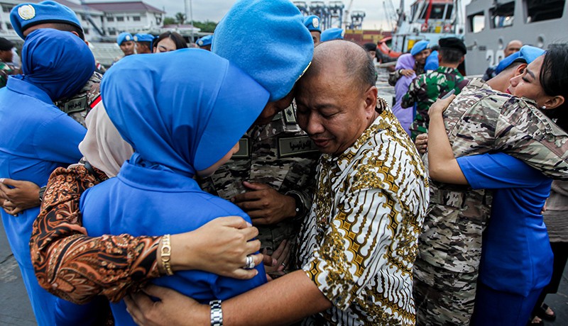 Suasana Haru Pelepasan 119 Prajurit TNI Jalani Misi Perdamaian ke Lebanon - Bagian 1
