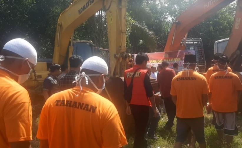 Tangkap 13 Penambang Emas Liar di Merangin, Polisi Sita Ekskavator