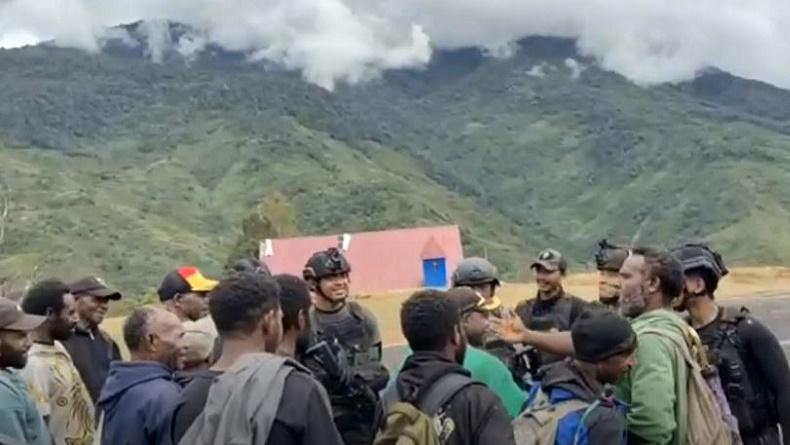Konflik Usai, Pengungsi Kariuw Pulang ke Rumah Dikawal 600 Personel TNI-Polri