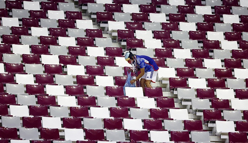 Gerak Cepat Suporter Jepang Angkut Sampah di Dalam Stadion Khalifa - Bagian 2