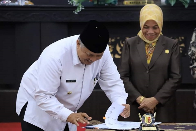 Wali Kota Solok Hadiri Rapat Paripurna Persetujuan Bersama 3 Ranperda Menjadi Perda