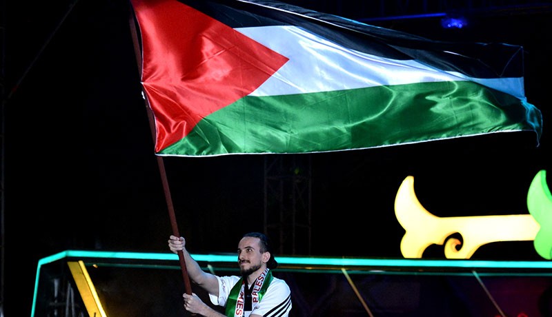 Bendera Palestina-Indonesia Berkibar saat Kejuaraan Dunia Esports - Bagian 1