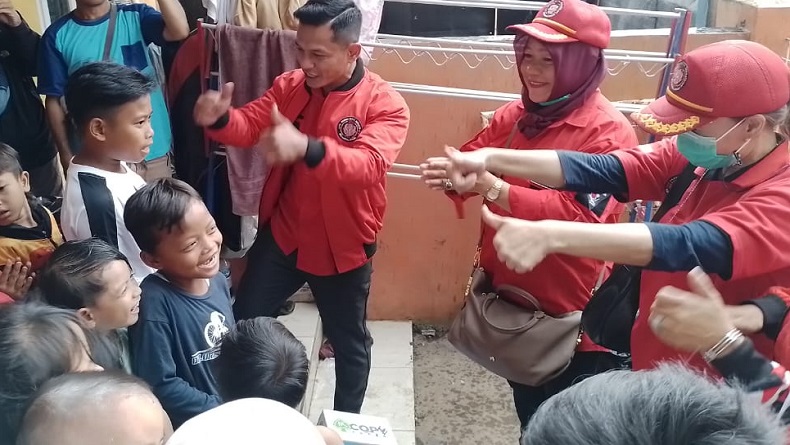 Bantu Redakan Trauma Gempa Cianjur, Pemuda Batak Hibur Anak di Pengungsian 