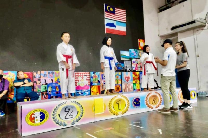 Murid Kelas 3 SD Indonesia Sabet Medali Emas Kejuaraan Karate di Sabah Malaysia