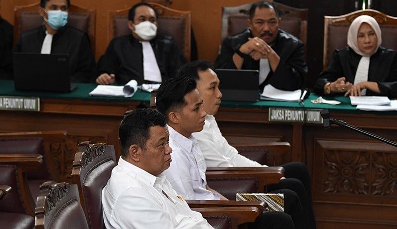 Senyum Lebar Kuat Maruf Sambil Acungkan Jari Hati - Bagian 3